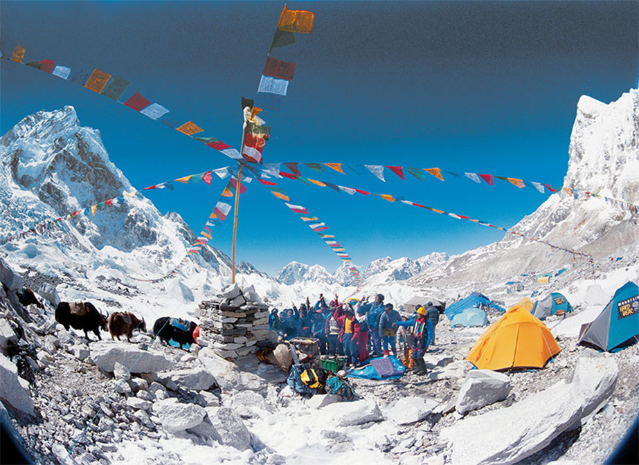 Everest - Hikers at camp