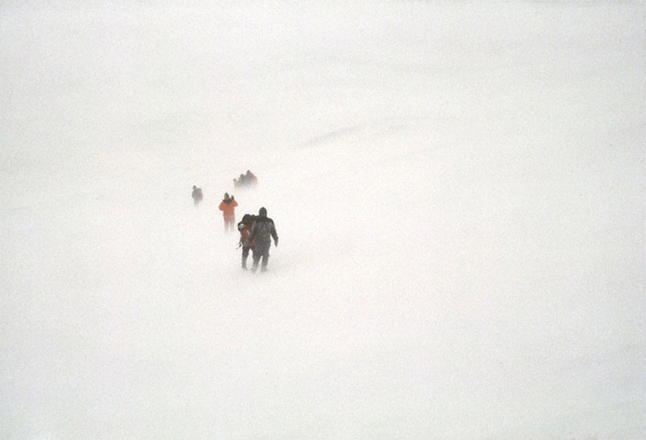 Everest - Hikers in the wind